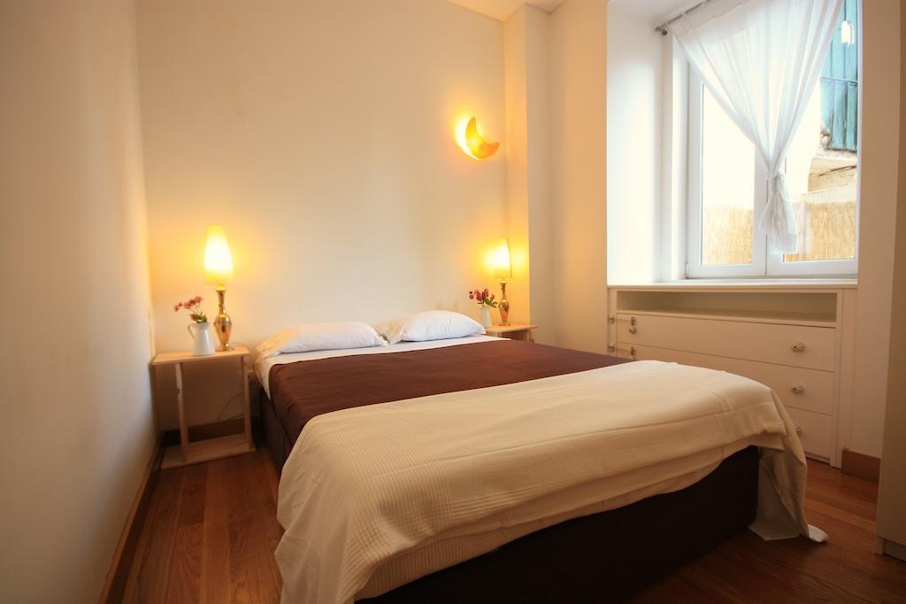 Myplace - Lisbon - Camoes Lisbon